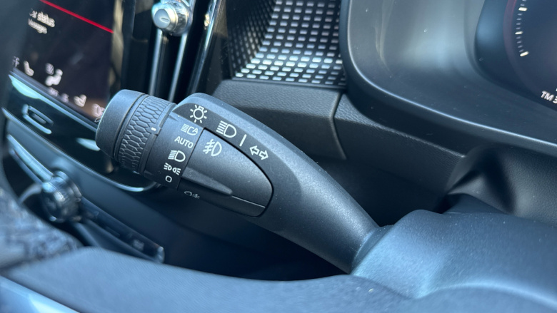 Volvo Xc40 1.5 T5 Recharge PHEV R DESIGN Pro 5dr Auto Estate